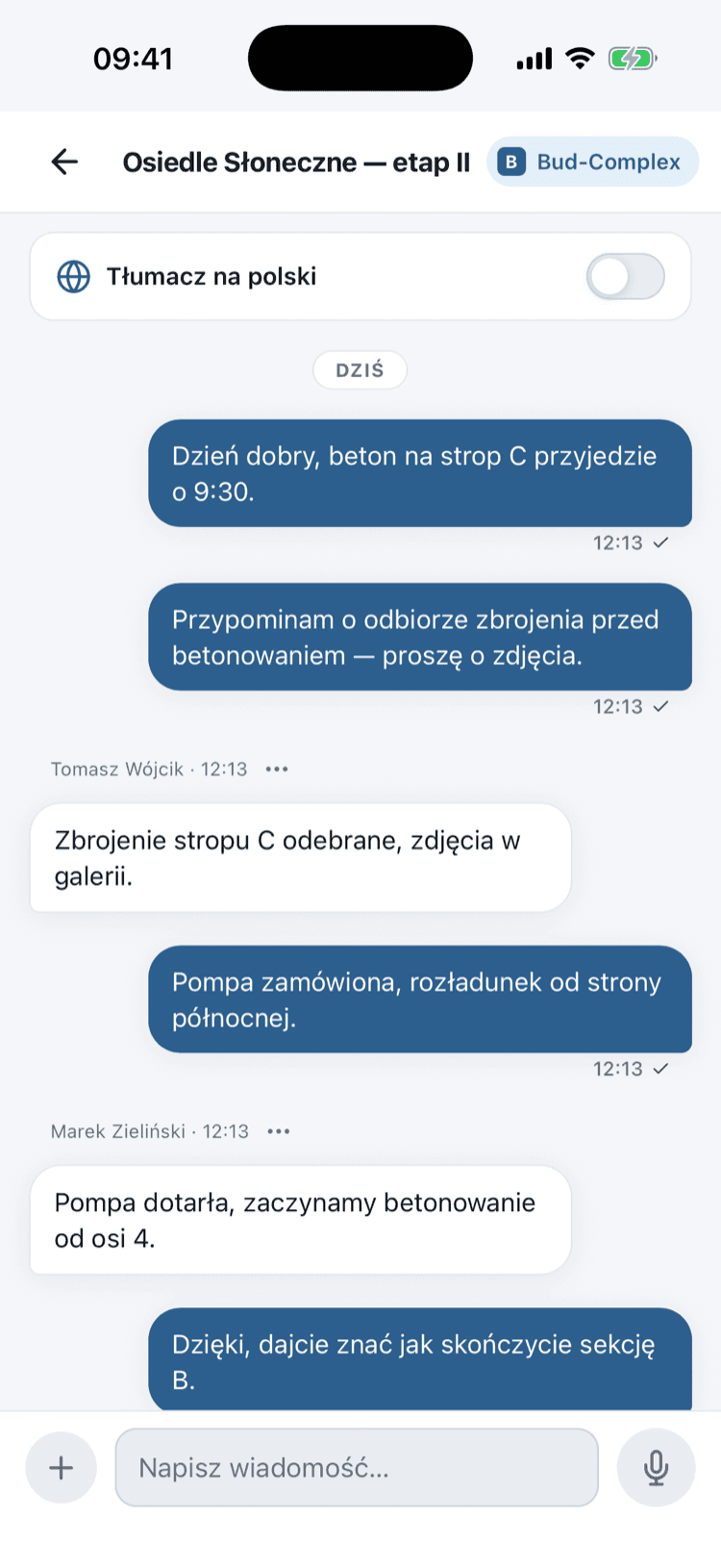 Czat projektu w aplikacji mobilnej z automatycznym tłumaczeniem wiadomości